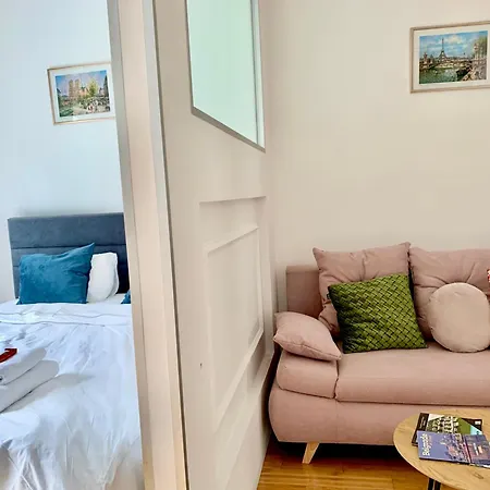 Center Crown Apartment